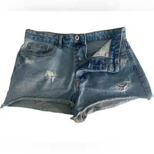 Women’s distresses jeans shorts, size 29